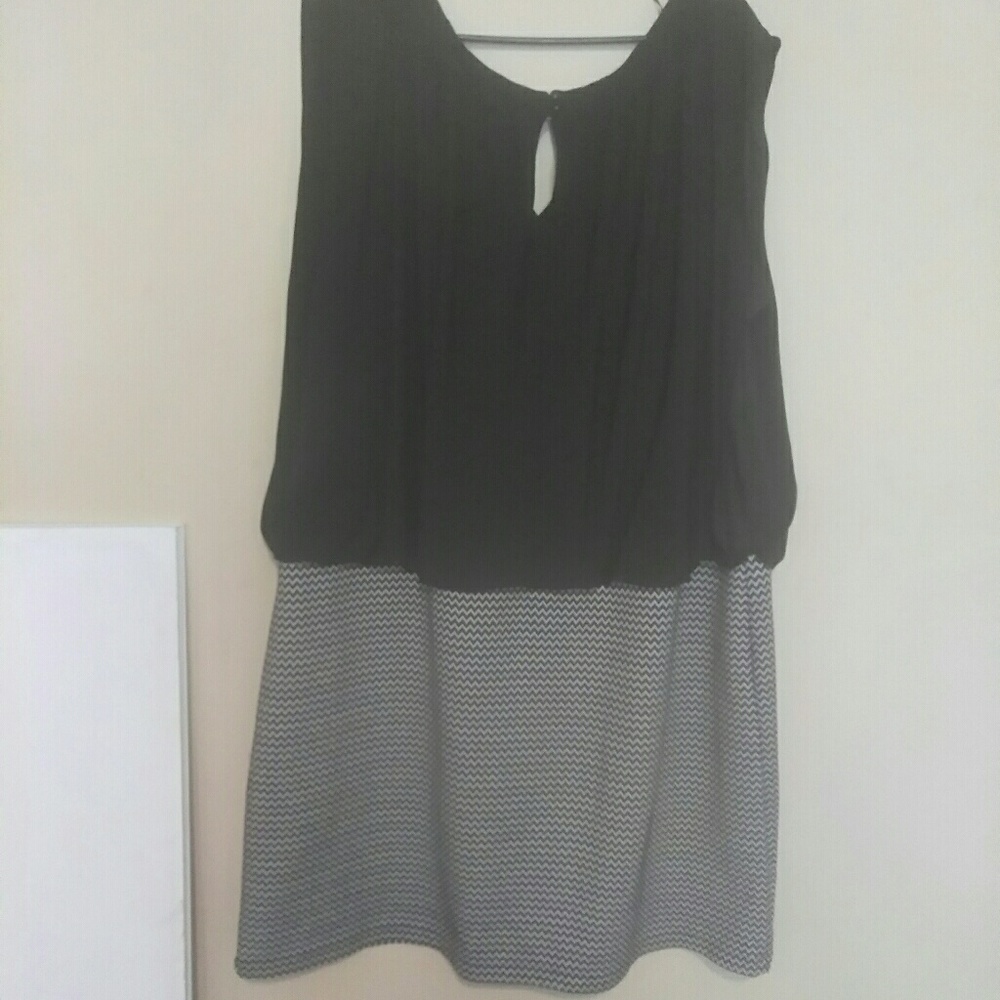 Sleeveless dress